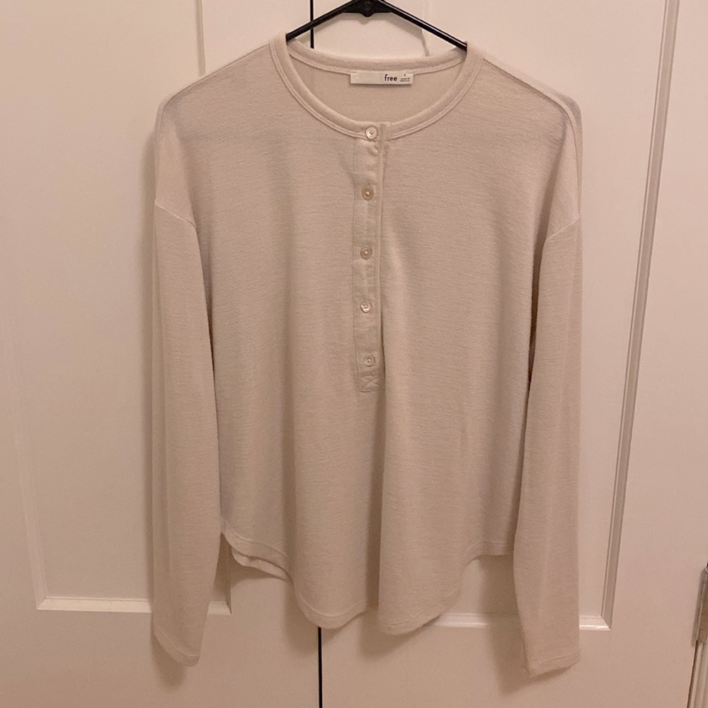 {Aritzia} Brigette Top. - Picture 2 of 5